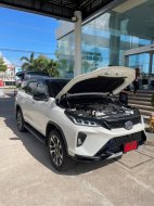 2021 Toyota Fortuner 2.4 V 4WD SUV รถบ้านแท้
